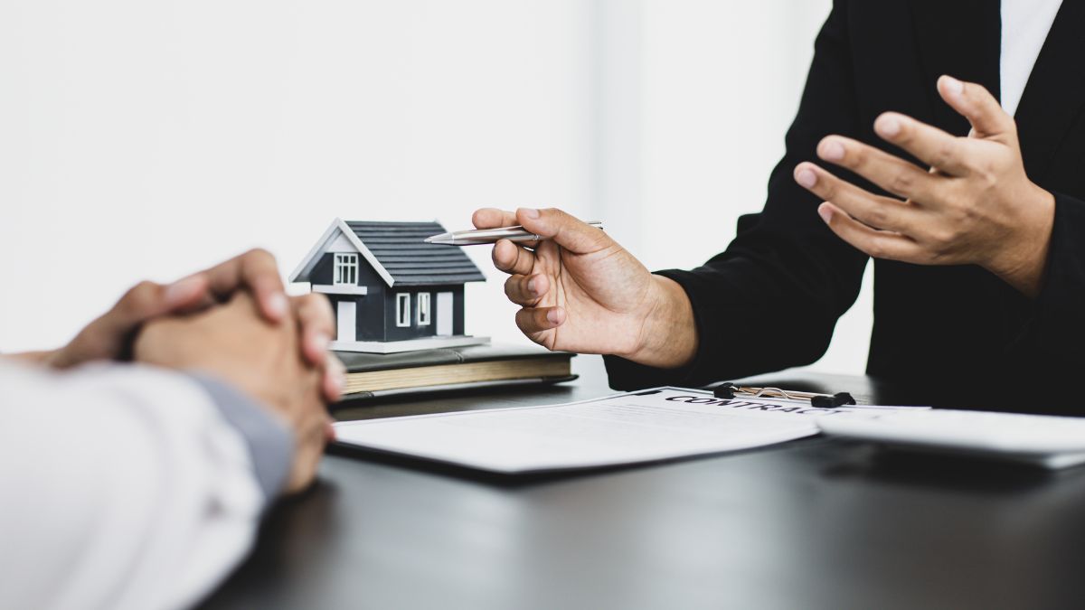 Long-Term vs. Short-Term Rental Property Investment: Strategies for Maximizing Returns 