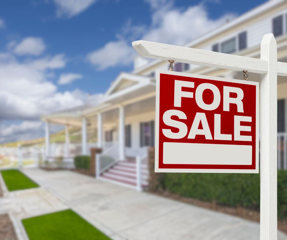 Selling Spaces: Dynamics of Real Estate Marketing and Advertising 